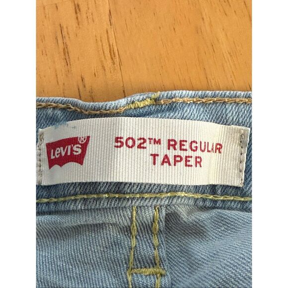 Levi’s 502™ Regular Taper Jeans in light wash denim – Size W28 L28. 16Reg - Picture 12 of 12